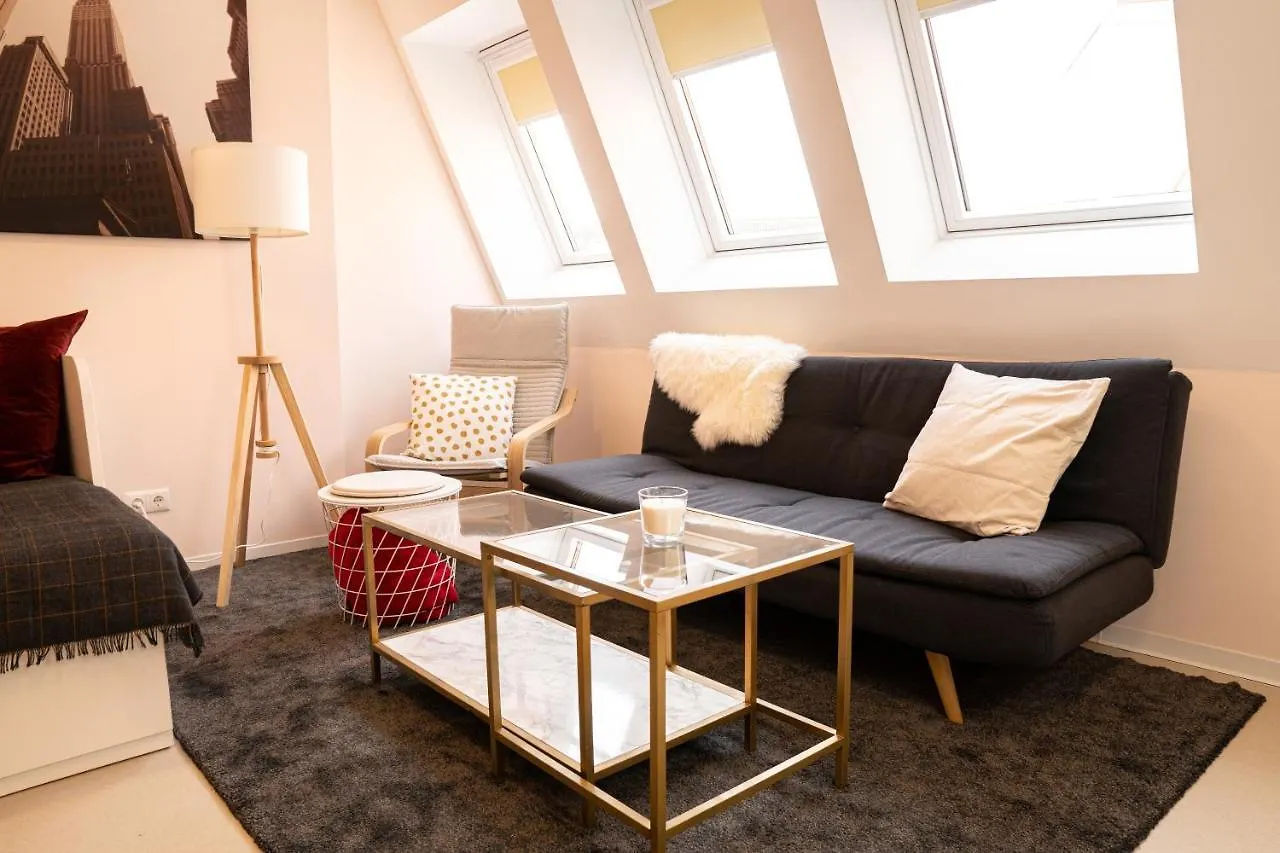 Full House Studios - Citystyle Apartment - Netflix, Wifi Inkl contacts